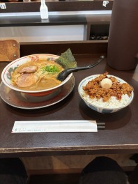 先日、半田市にありますラーメン屋さんに行ってきました(^^♪